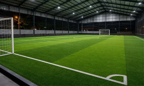 Lapangan futsal indoor yang membutuhkan repair permukaan