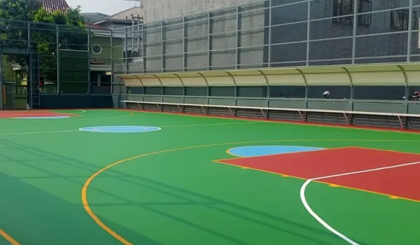 Renovasi permukaan lapangan olahraga