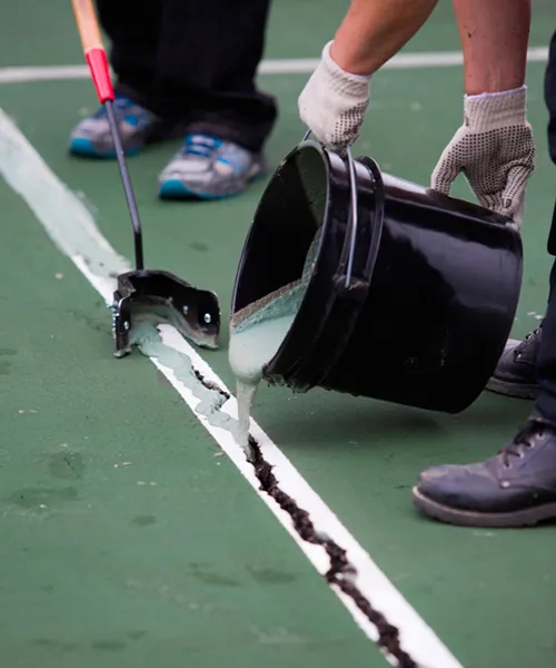 Perbaikan permukaan lapangan olahraga oleh NusaManik